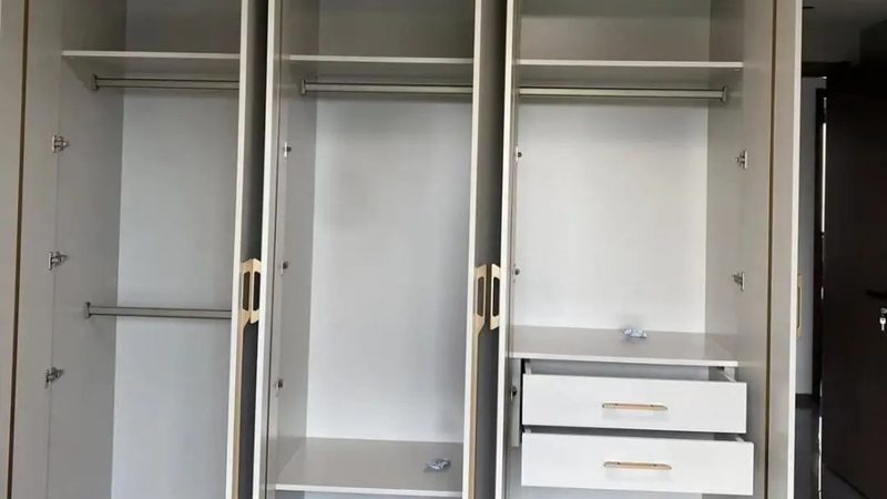 衣帽间连锁店加盟，如何规避潜在风险？**