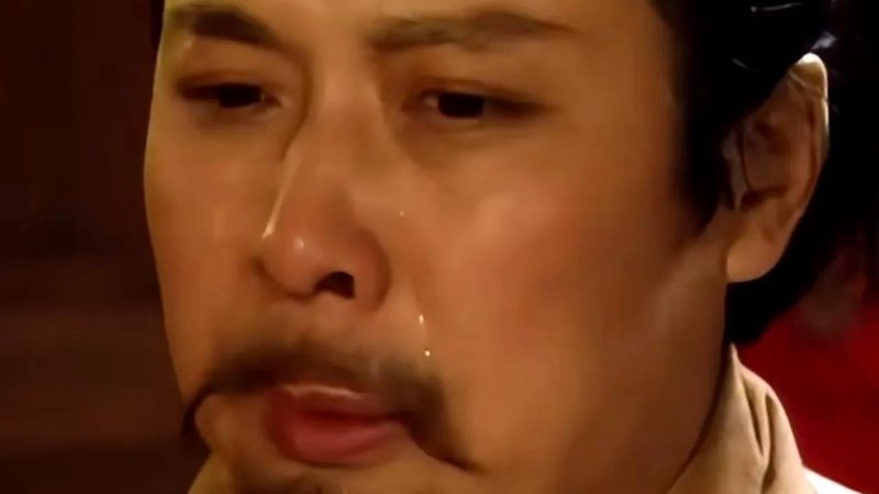 全屋定制书柜的费用并非一成不变，它由以下几个主要部分构成：